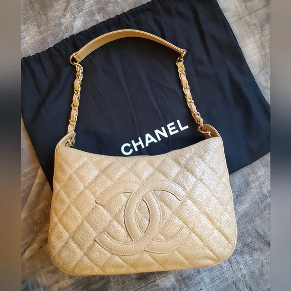 Chanel Timeless Quilted CC Caviar leather shoulder bag - Picture 8 of 16